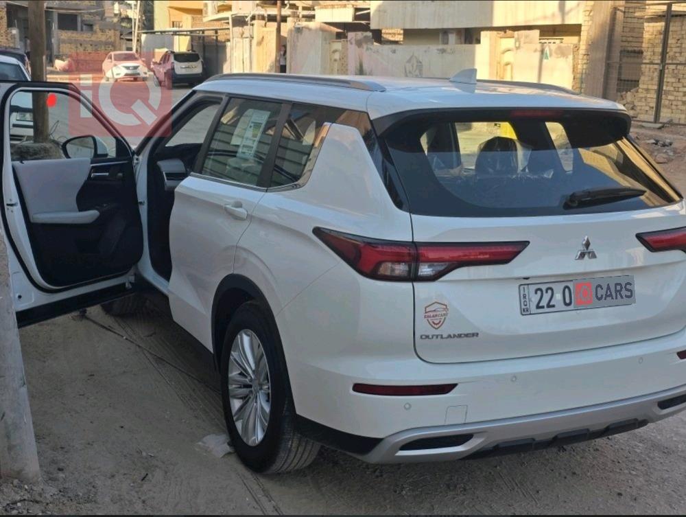 ميتسوبيشي اوتلاندر